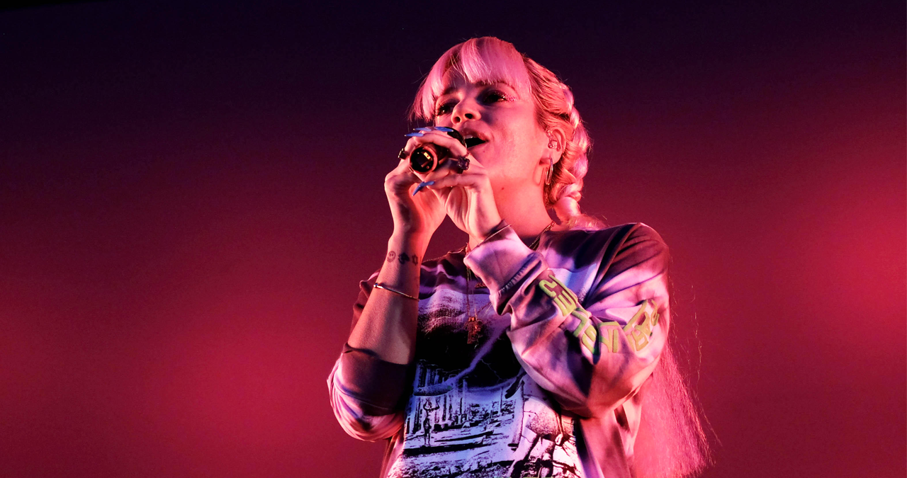 Lily Allen plays live