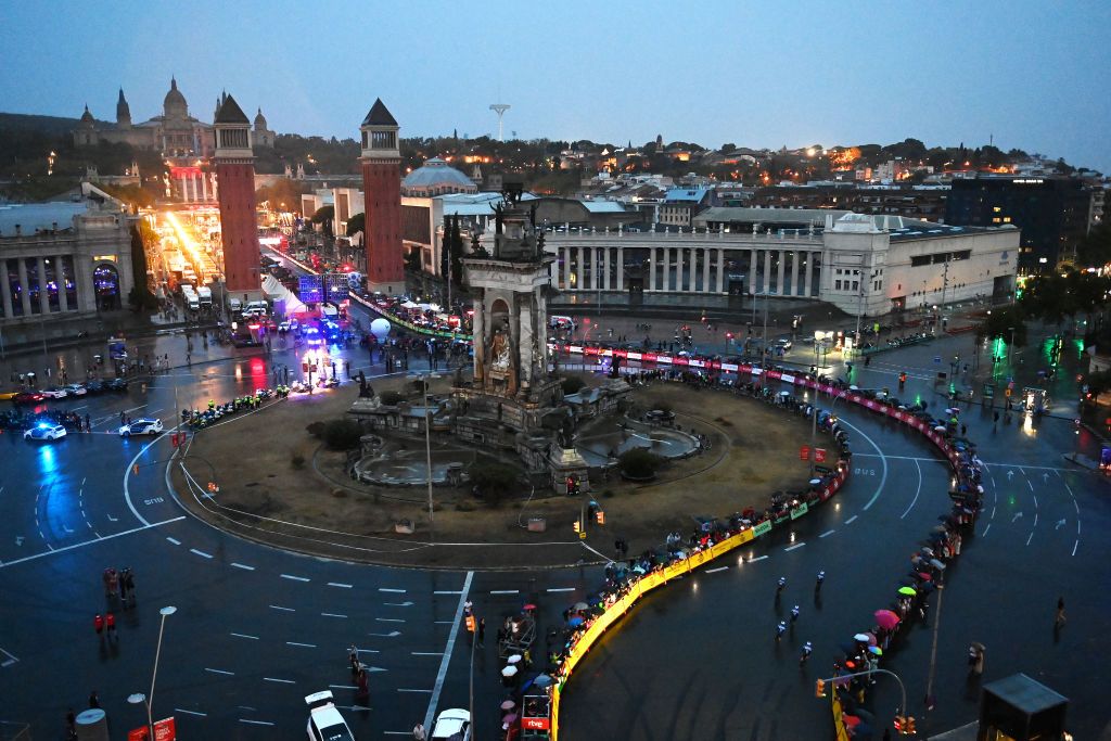 Soudal -Quick Step race in the Plaza d&rsquo;Espa&ntilde;a in Barcelona