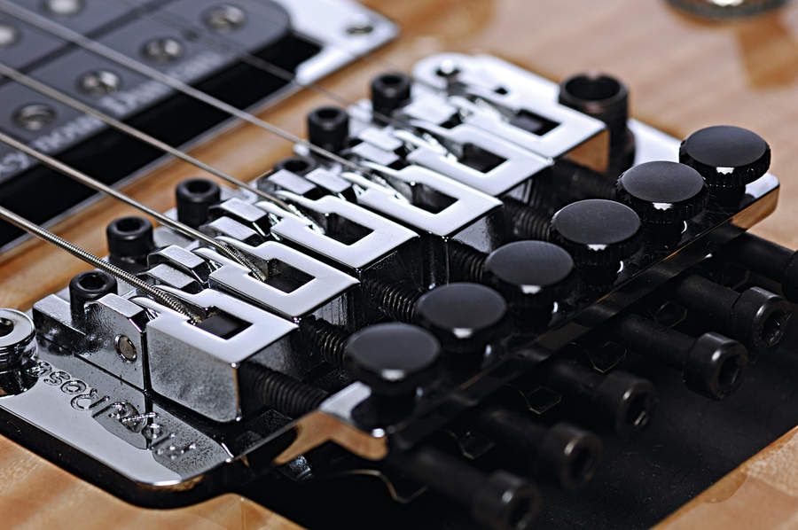 The genuine double-locking Floyd Rose is perfect for soloing