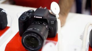 Canon EOS 750D + AED 540 Gift Voucher