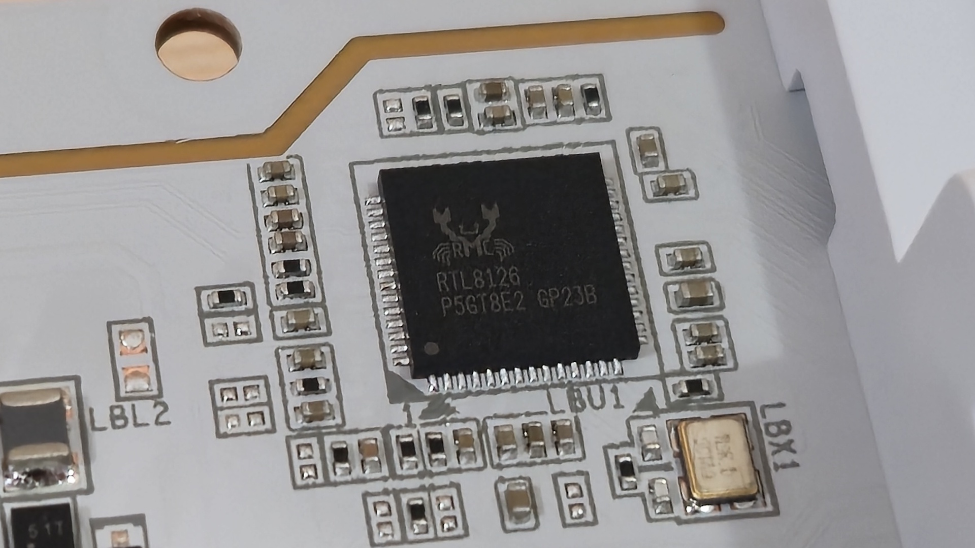 جيجابايت X870E ايرو وود