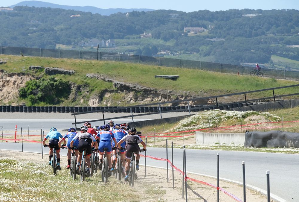 The lead pack heading for the beginning of the climb