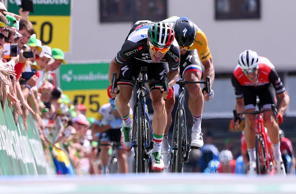 Elia Viviani beats Peter Sagan to the line at the end of stage 5 at Tour de Suisse