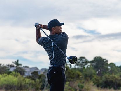 tiger woods signs with taylormade