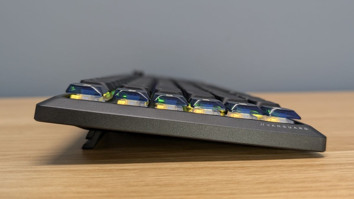 Corsair Vanguard Air 99 Wireless left side