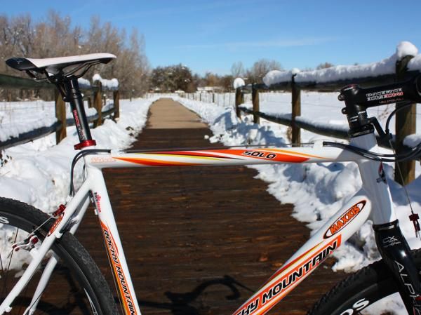 The top tube boasts a straightforward round profile.