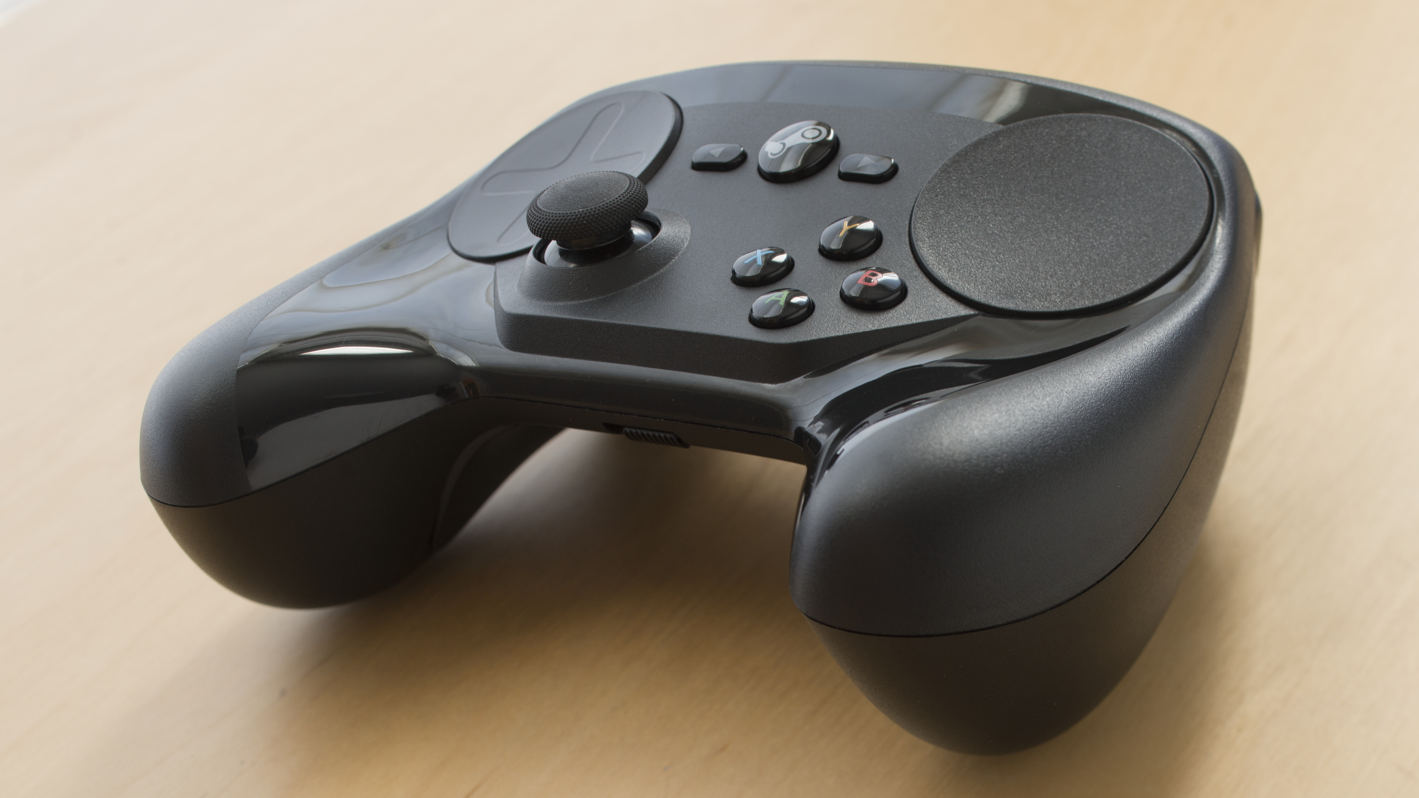 is the steam controller wired