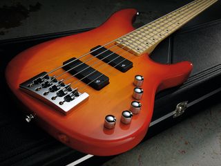 This is a very comfortable bass to play.