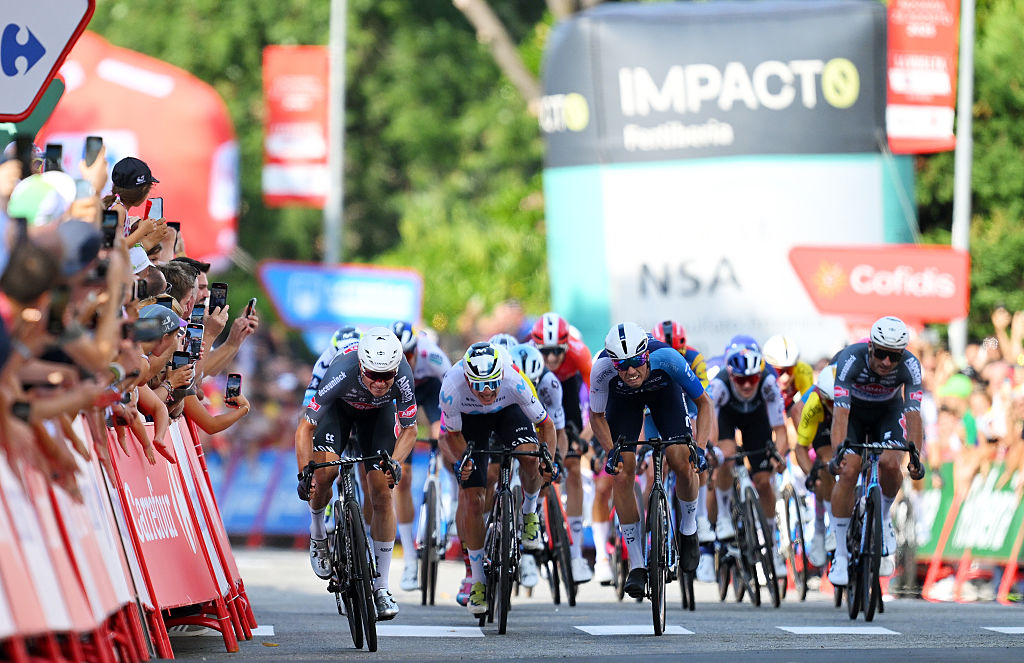 Vuelta a España stage 8 LIVE – Philipsen vs Pedersen on last flat sprint day for a while