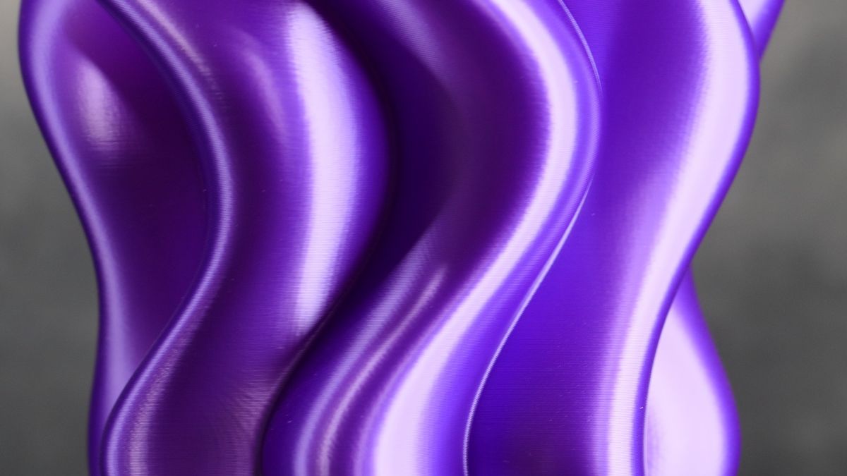 Sunlu Terminator 3 (T3)_Purple vase 3D print close up