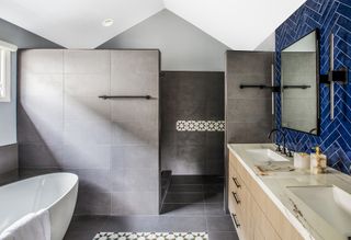 neutral bathroom with blue tiled feature wall