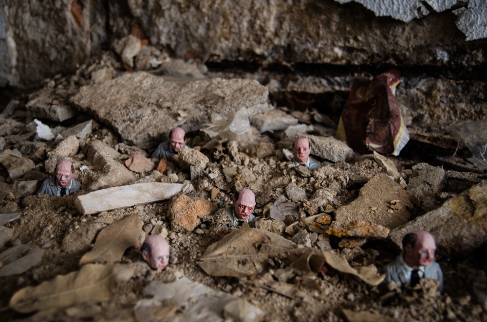 Isaac Cordal street art