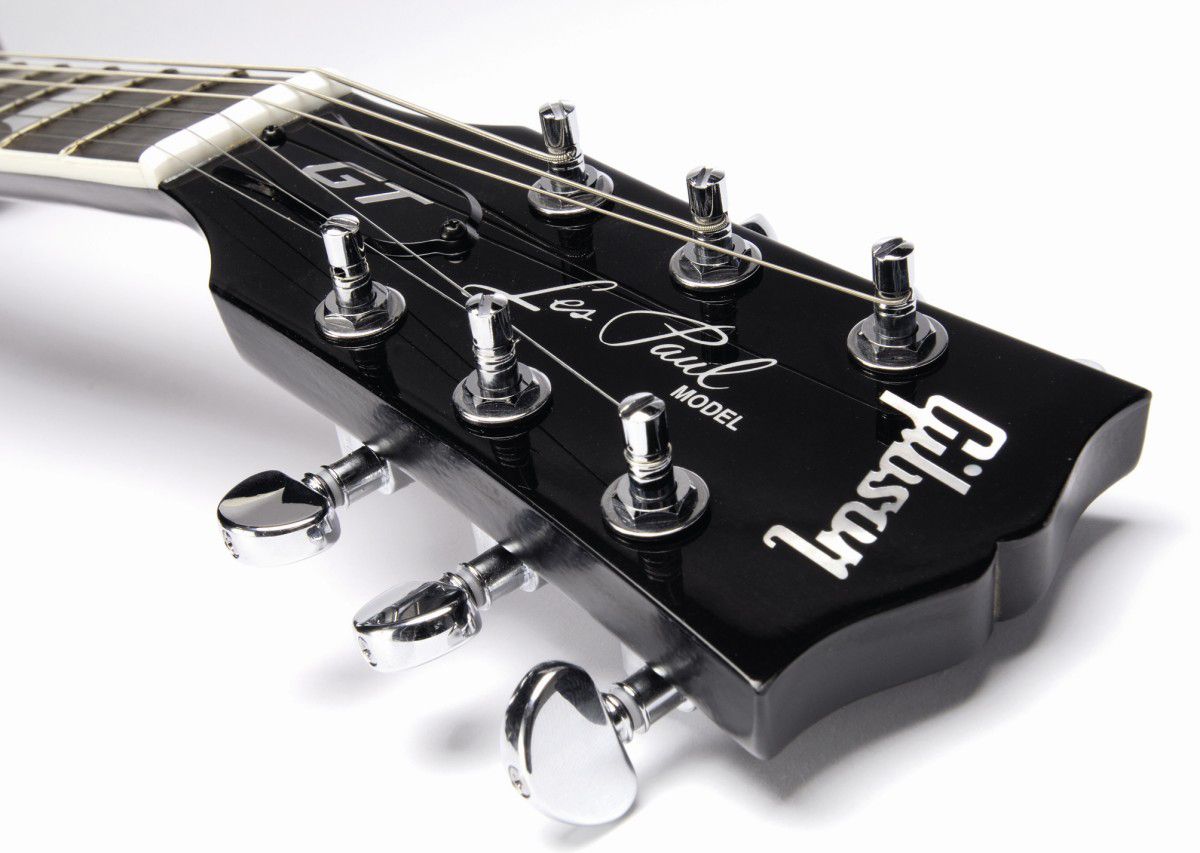 The body of the Goddess is smaller and lighter than a regular Les Paul.