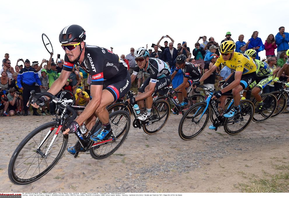 Chris Froome follow John Degenkolb through a corner