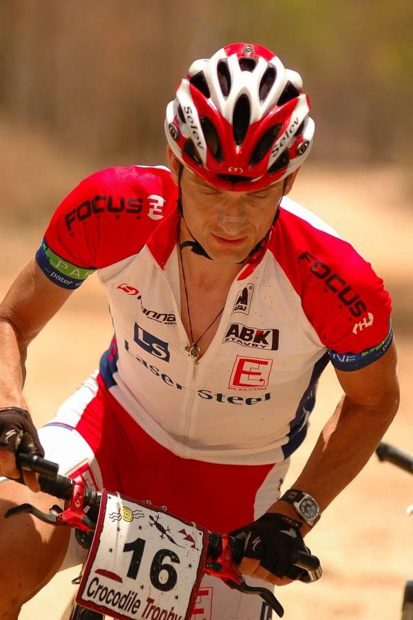 Tomas Kozak leaves the feed station