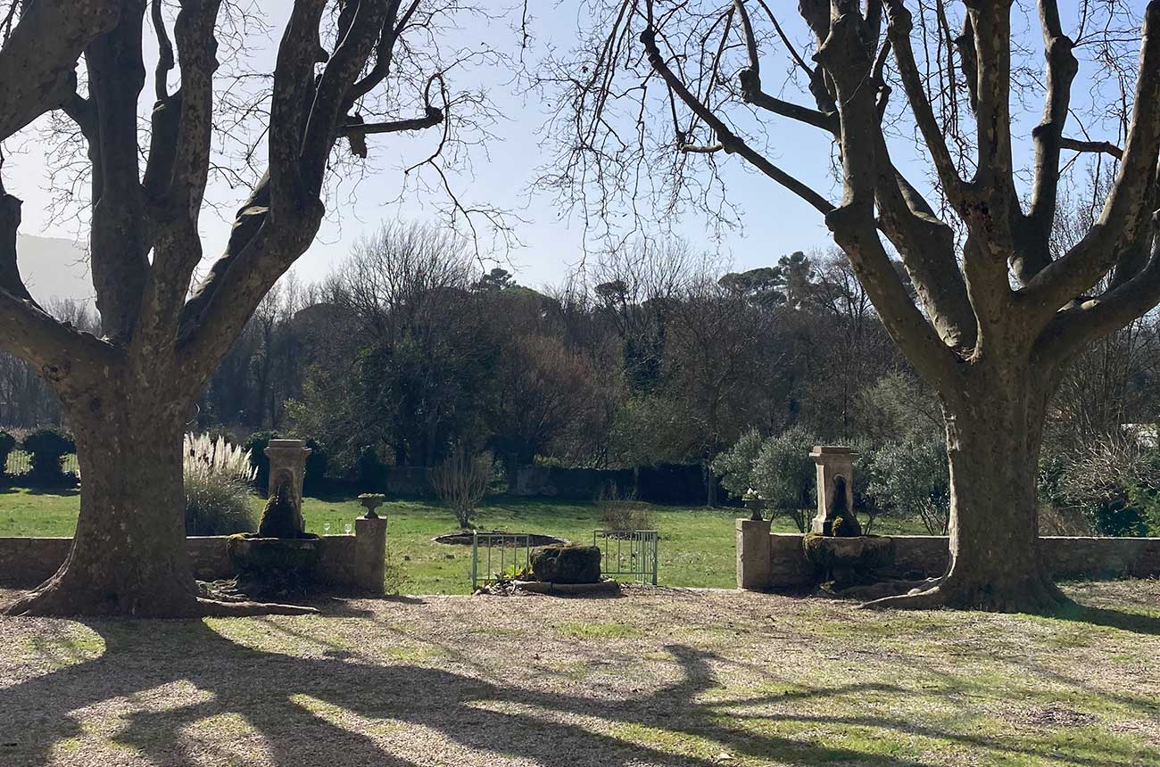 Provence estate for sale with vineyard land.