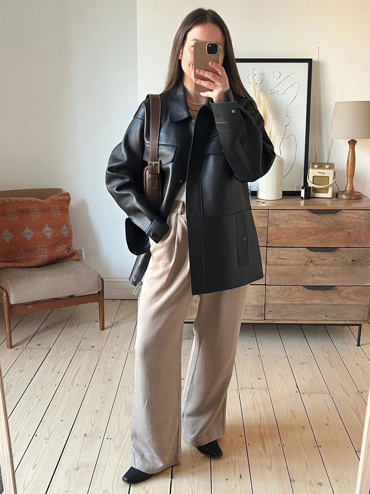 An image of @emilyjdawes wearing Reformation&#039;s mason pants with a leather jacket.