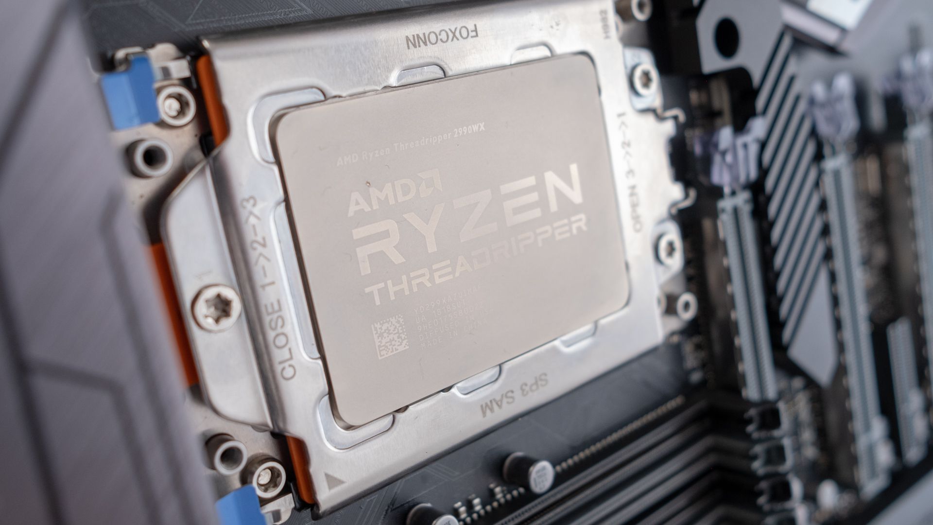 CPU AMD Ryzen Threadripper 2990WX AMD 2nd Gen Threadripper 2990WX AND 2950X Exclusive: All You