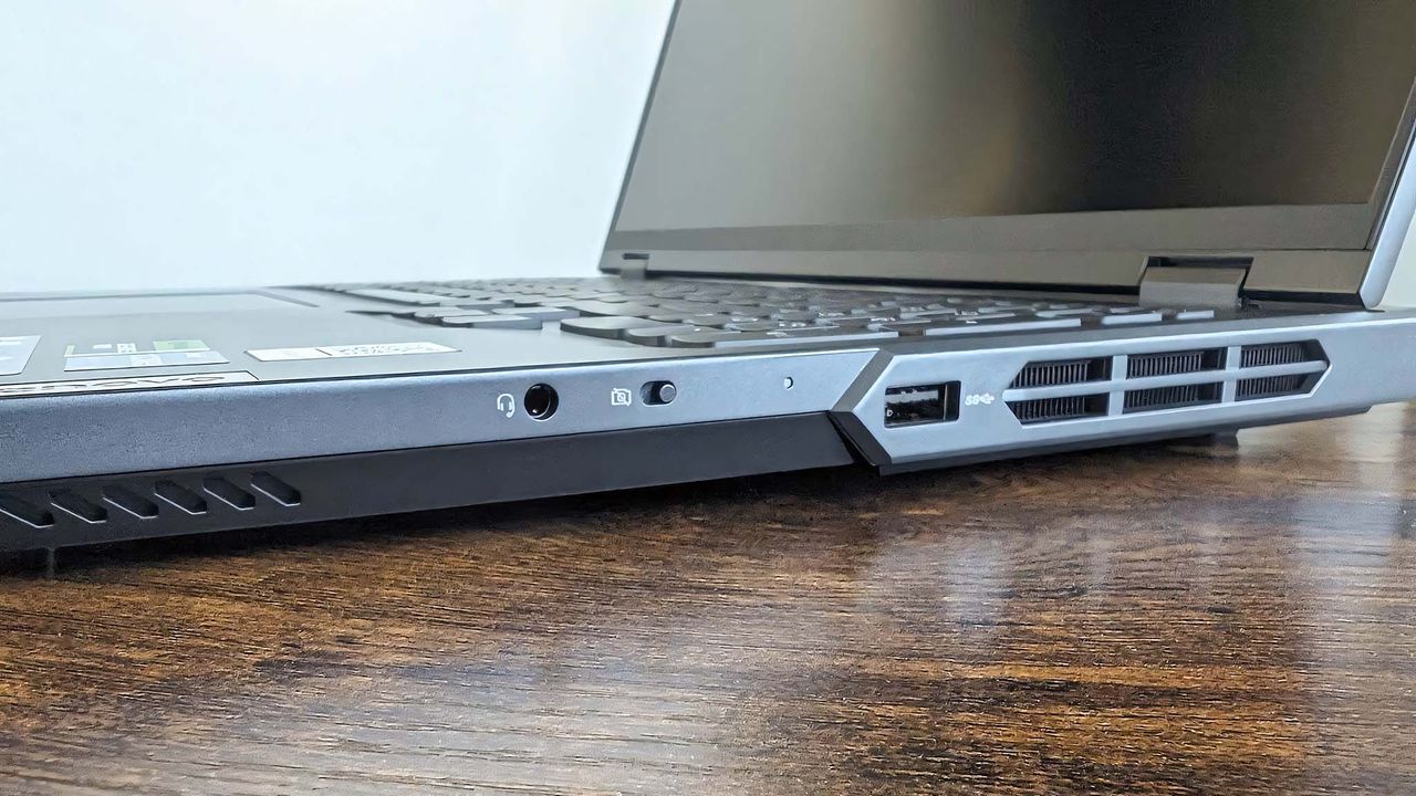 Lenovo Legion Pro 5i (Gen 9) left ports.