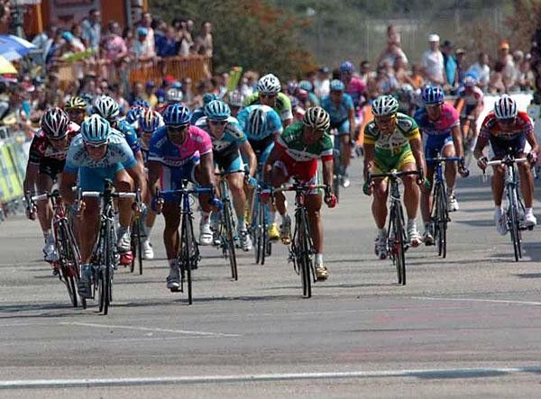 The wind up: Gerolsteiner rider Robert F&ouml;rster (second from left) was able to provide his team's first stage victory in the 2006 Vuelta