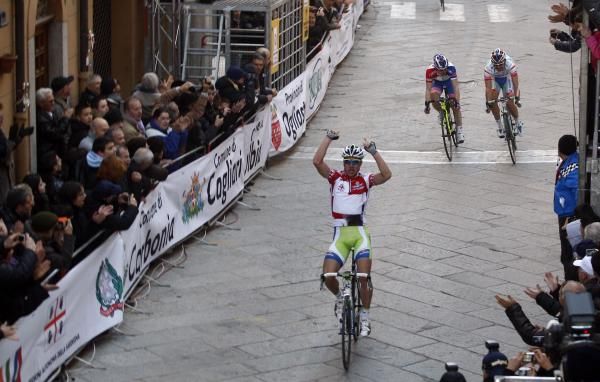 Peter Sagan (Liquigas-Cannondale) romps to victory.
