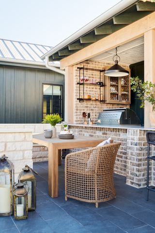 outdoor kitchen by LH Designs