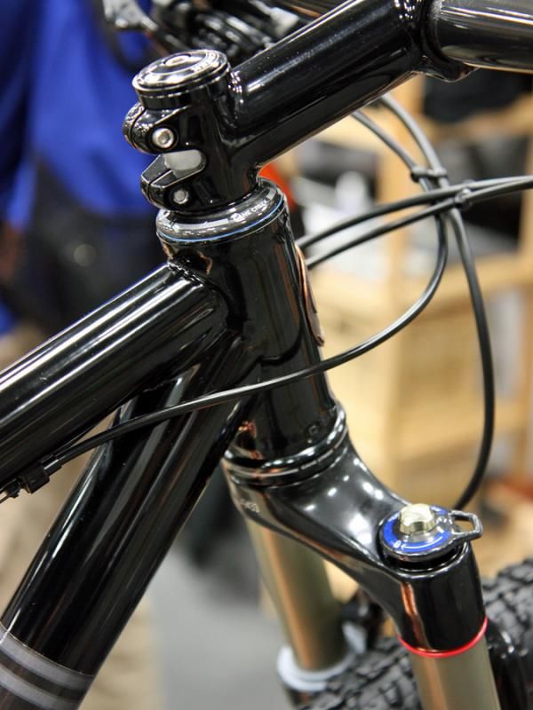 This is one trend that will be here for a while: 44mm-bore (more commonly known as zero stack) head tube now accept a wide range of steerer sizes including tapered as seen on this Form Cycles hardtail.