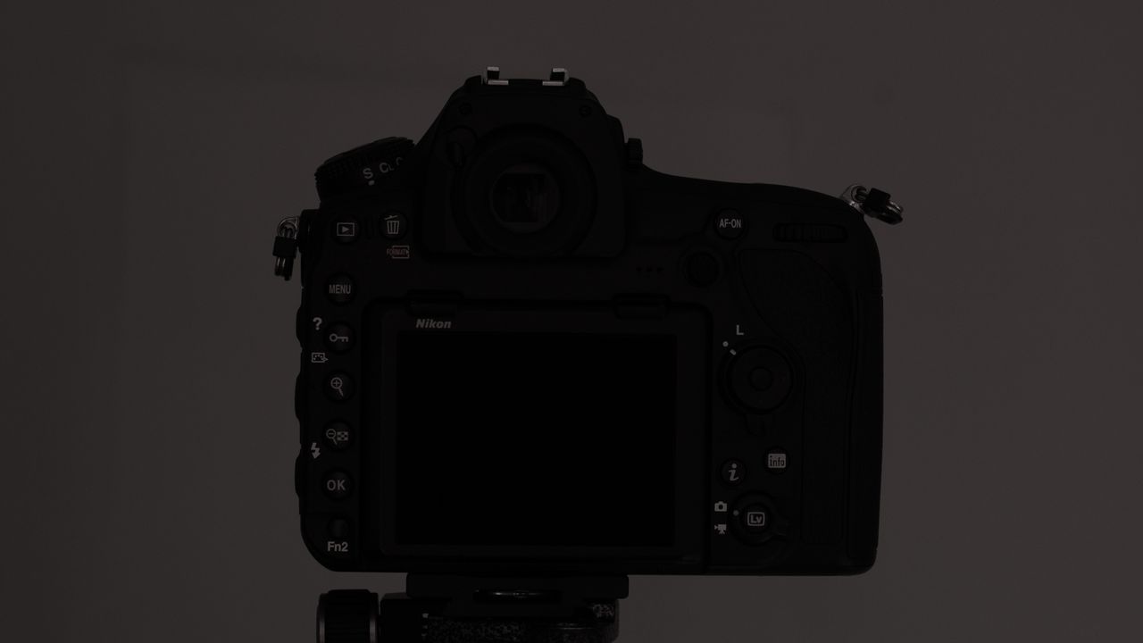 Nikon D850 review: illuminated-buttons-off