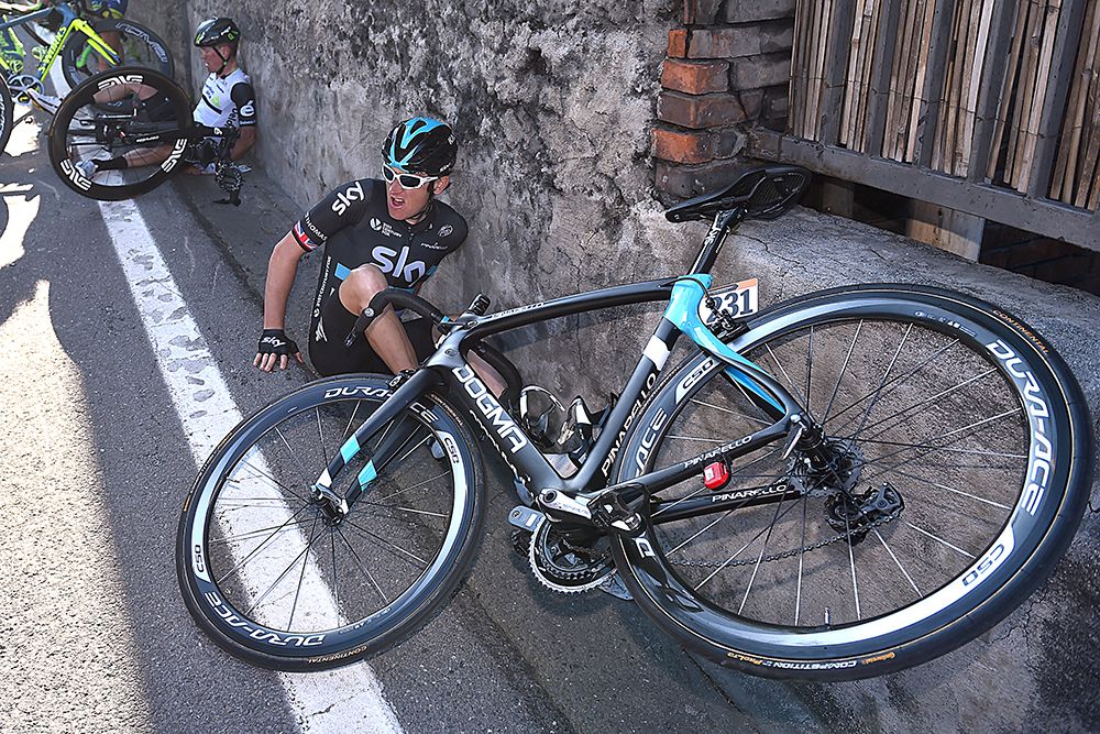 Geraint Thomas crashed