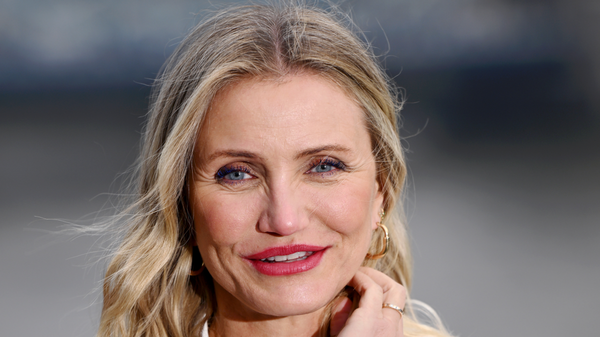 Les ongles rouge cerise de Cameron Diaz m'ont fait retomber amoureux de la teinte classique