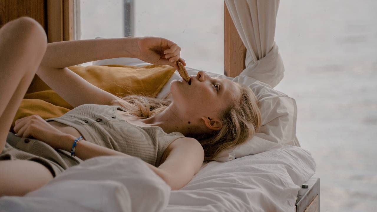 How Does Eating Before Bed Affect Your Sleep