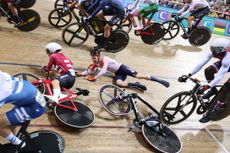 Philip Heijnen crashing at the 2022 UCI Track World Championships in Paris