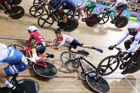 Philip Heijnen crashing at the 2022 UCI Track World Championships in Paris