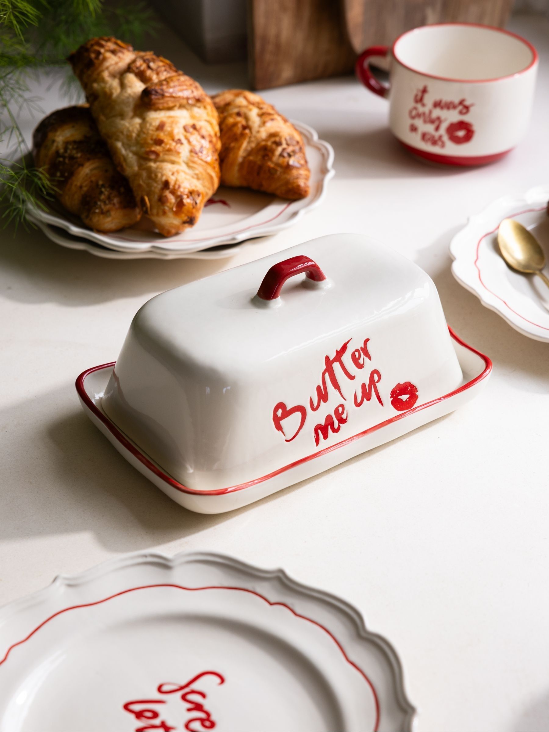 Rockett St George Red/cream Lipstick Butter Dish - Size One