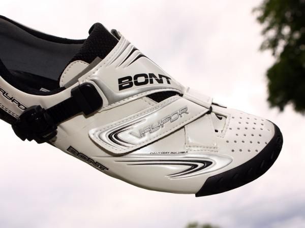 The forefoot strap doesn't do much aside from tighten things up around your toes but in practice, the main strap holds on so well that we found ourselves leaving the forward one almost completely loose.