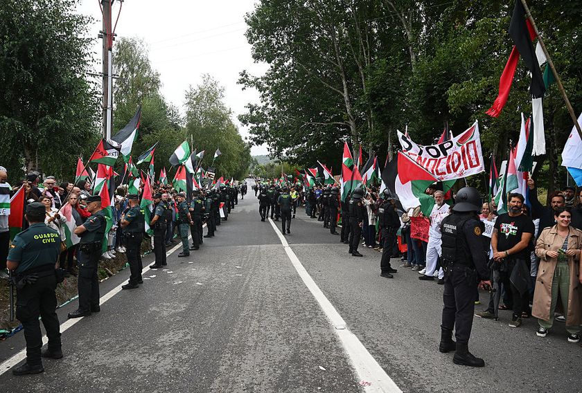 CASTRO DE ERVILLE, SPAIN - SEPTEMBER 09: Pro-Palestinian protesters during the La Vuelta - 80th Tour of Spain 2025, Stage 16 a 167.9km stage from Poio to Mos. Castro de Herville on September 09, 2025 in Castro de Erville, Spain. (Photo by Dario Belingheri/Getty Images)