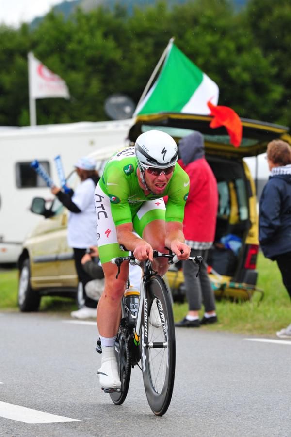 Mark Cavendish (HTC-Highroad) resplendent in green.