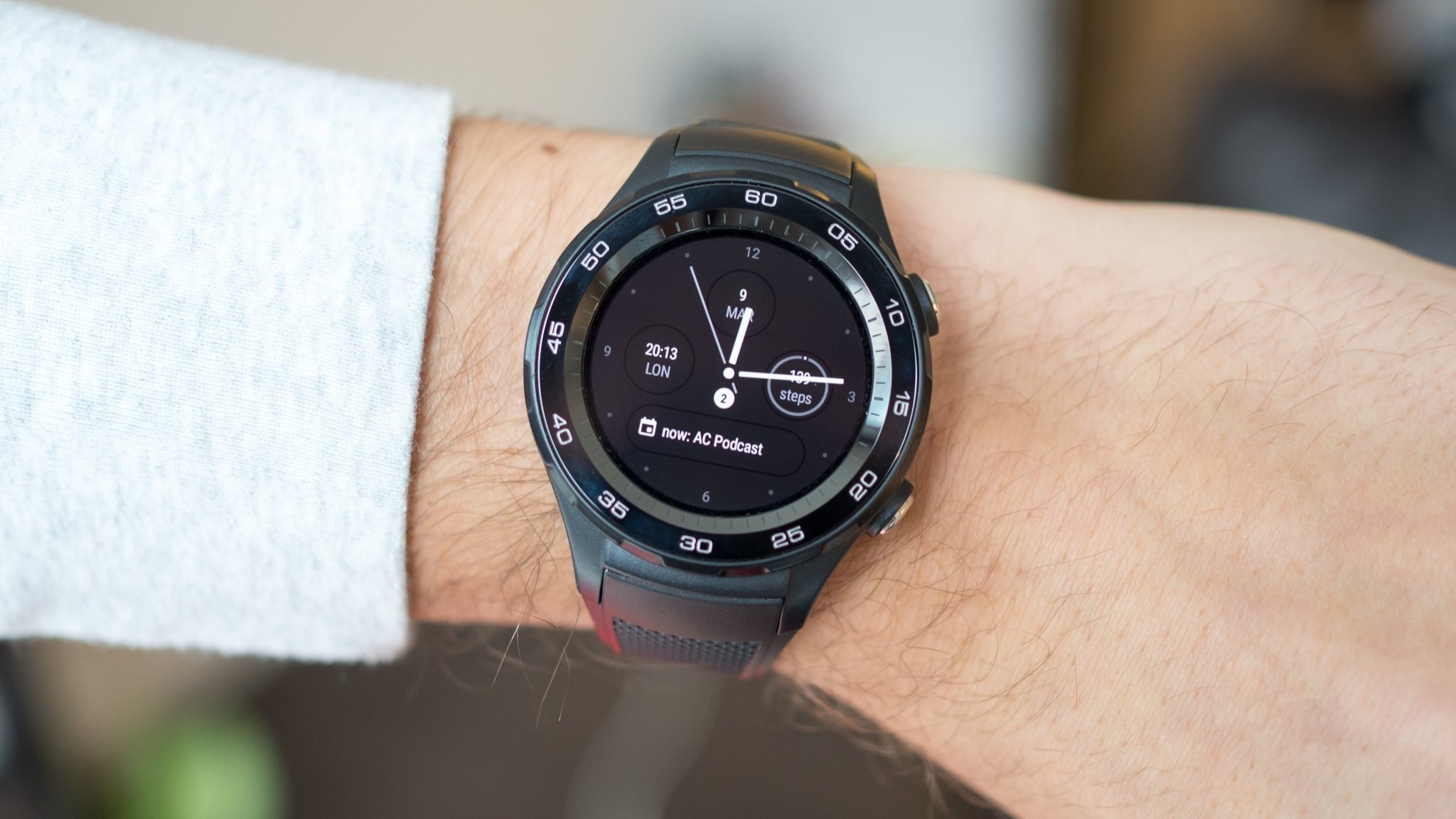 Huawei Watch 2 usado no pulso.