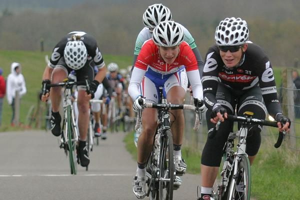 Kirsten Wild (Cervelo TestTeam) and Marianne Vos (Nederland Bloeit).