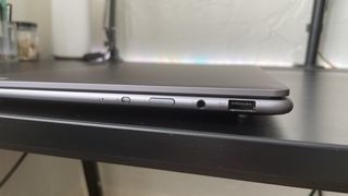 2024 Lenovo Slim 7i (Gen 9) 14-inch ports right side