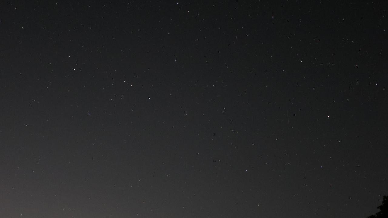 An astrophoto showing the Big Dipper asterism, taken with the Canon Powershot V1.