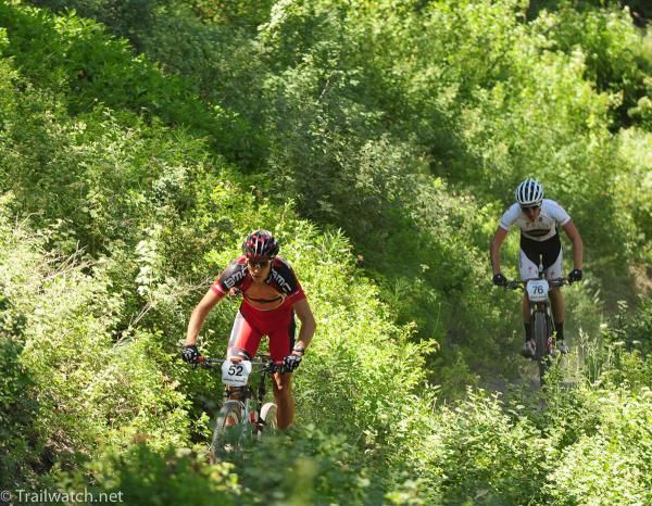 Kerry Werner (BMC) riding through the ferns on the descent