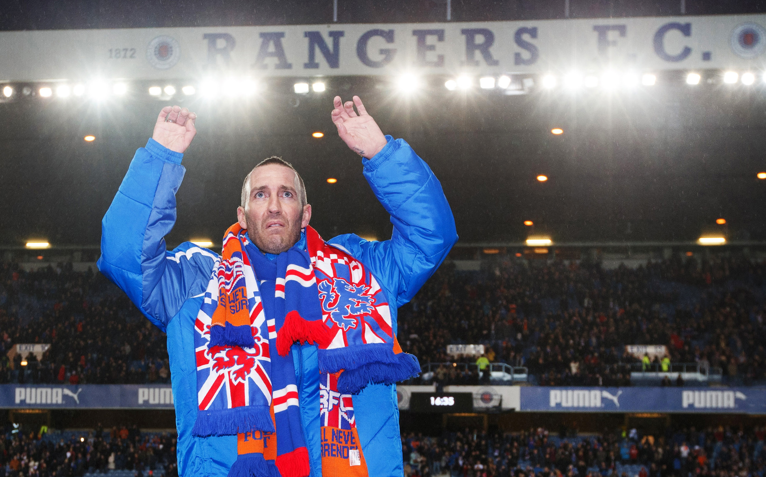 Rangers fans paid tribute to Fernando Ricksen at a tribute match at Ibrox