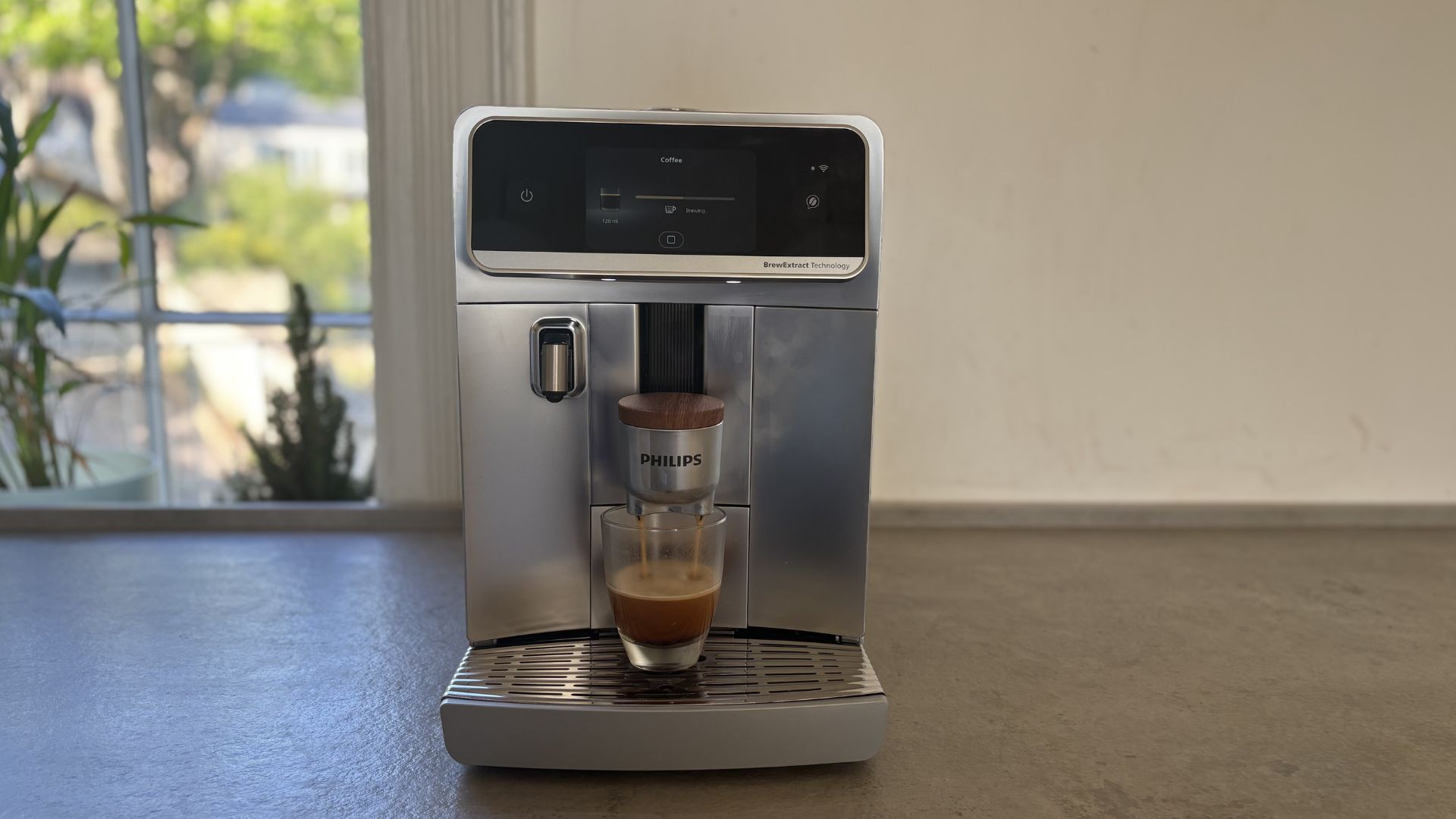 Testing the Philips Caf&amp;eacute; Aromis 8000 Series Bean to Cup Coffee Machine on the counter