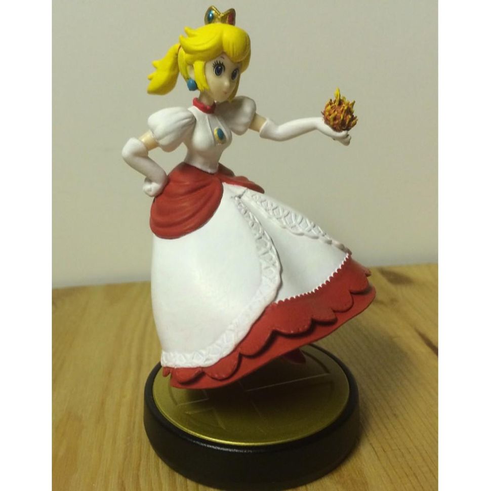 princess peach bride amiibo