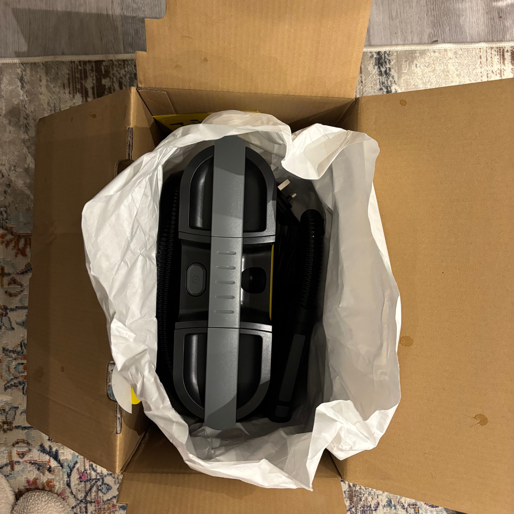 Karcher SE 2 Spot Cleaner unboxing 