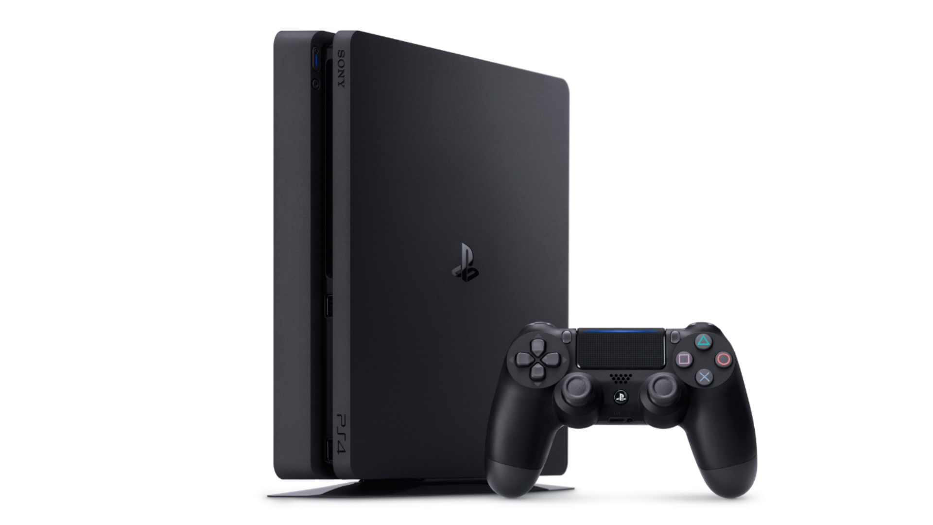 PS4 Slim i sort stående på højkant med Dualshock controller ved siden afpakke tilbud