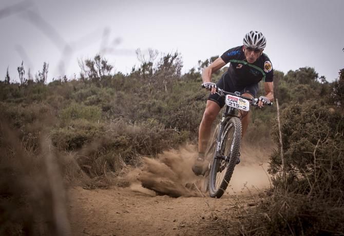 A riders gets loose during the prologue