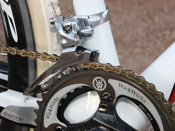 The SRAM Red/Force front derailleur moves the chain between the stock 34T inner ring and the custom 44T outer ring made by WickWerks.