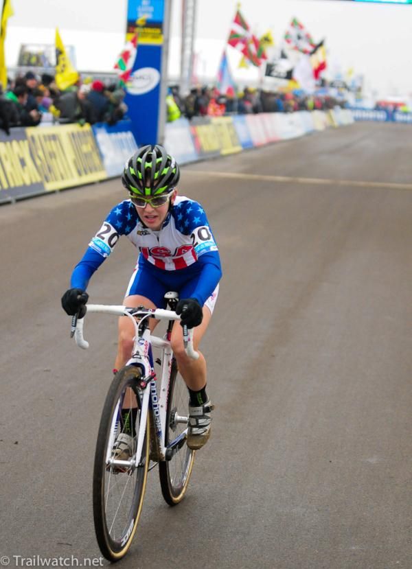 Kaitlin Antonneau (USA) with one lap to go